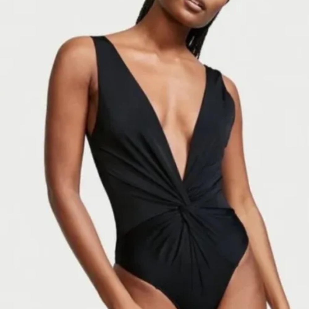 | Victoria's Secret | One Piece Swimsuit Twist Plunge Black. Size L.